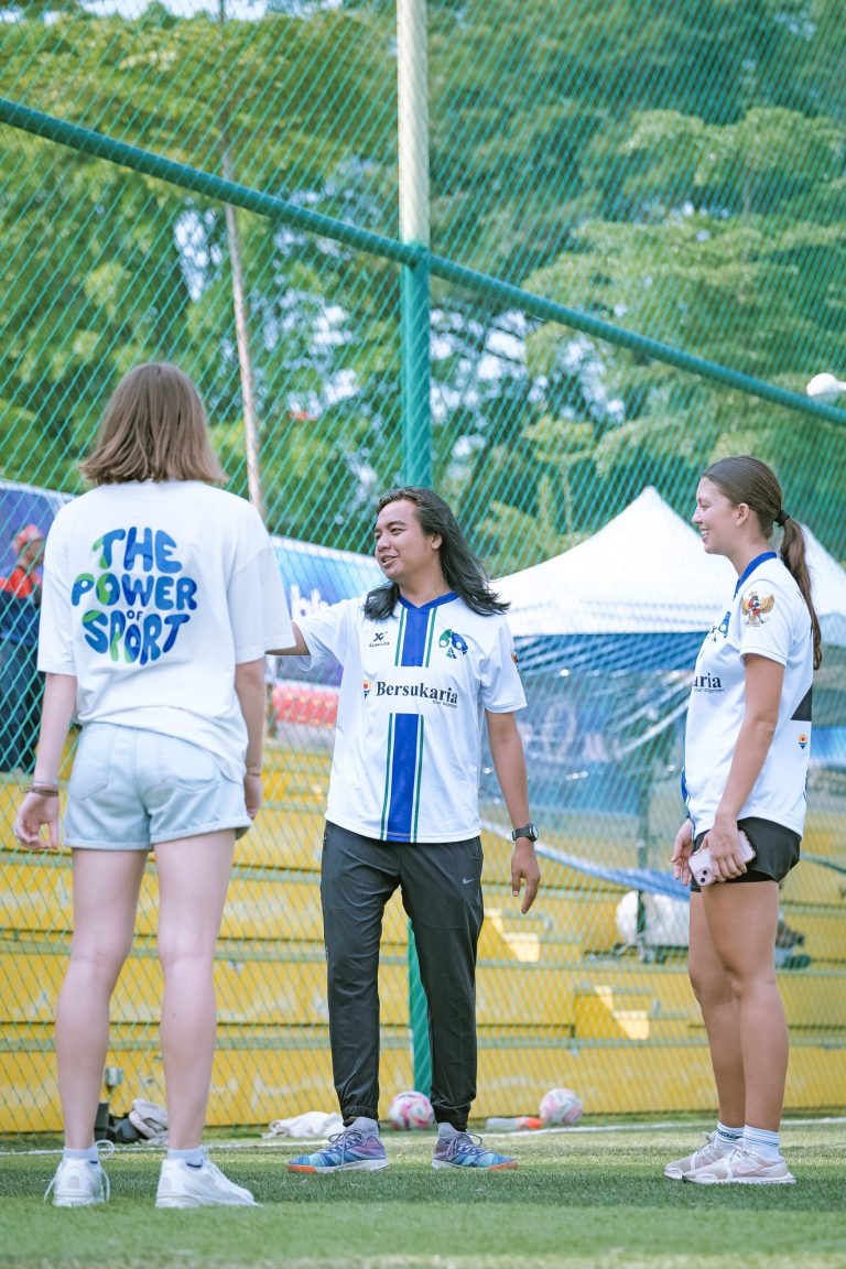 Participantes de El Poder del Deporte con la camiseta The Power of Sport