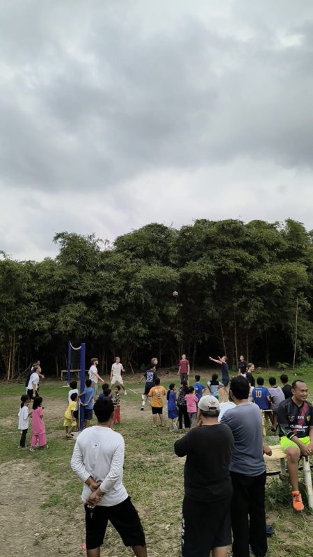 Entrenamiento de voleibol en un proyecto deportivo en Indonesia de El Poder del Deporte