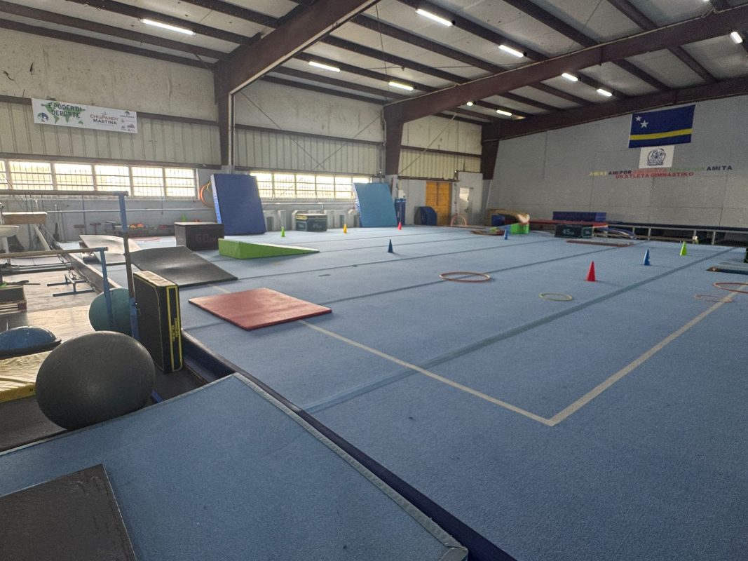 Clase de gimnasia en un proyecto deportivo en Curaçao de El Poder del Deporte